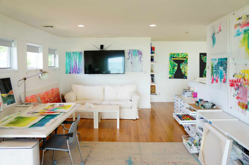 House Tour: A Nature-Inspired Beach Getaway for Artists | Apartment Therapy